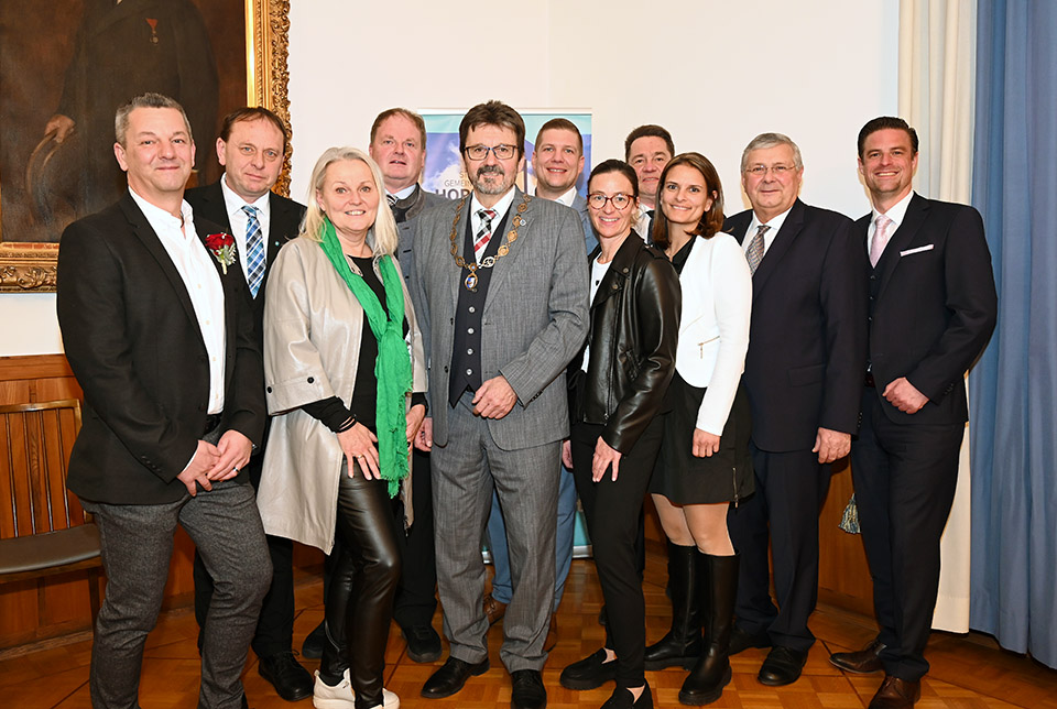 GR Manfred Colleselli, OV GR Robert Lochner, StR Maria van Dyck, OV StR Manfred Daniel, Bgm. Gerhard Lentschig, StR Marco Stepan, StR Barbara Stark, StR BR Klemens Kofler, StR Evelyn Schmidt, Vbgm. Heinrich Nagl und StR Reinhard Litschauer (v. l.). 
